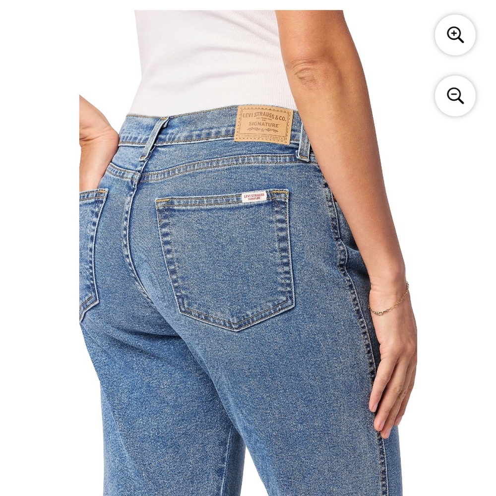 Levi's Women's Classic boyfriend Straight Leg Jeans size 4 w- 27